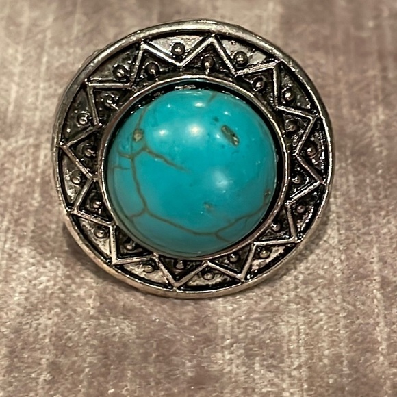 Turquoise Round Adjustable Ring Size 7-7.5 - Picture 3 of 3